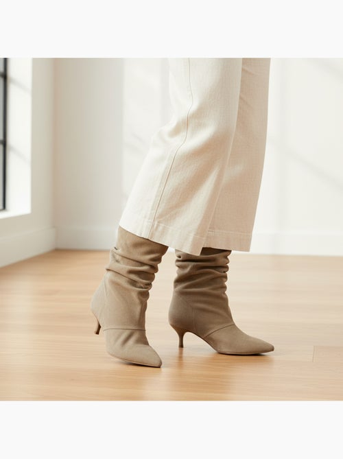Ozabi bottines femme suédine plissée talon fin 4 cm bout pointu - Kiabi Ozabi bottines femme suédine plissée talon fin 4 cm bout pointu - Kiabi