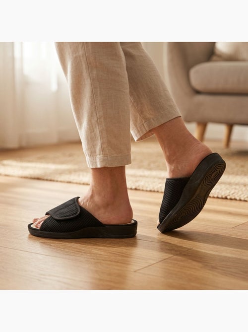 OZABI-Pantoufle Mule Femme Mesh Microperfore Scratch Ajustable Fabriquee en Espagne - Kiabi OZABI-Pantoufle Mule Femme Mesh Microperfore Scratch Ajustable Fabriquee en Espagne - Kiabi