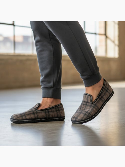 Ozabi pantoufles charentaises homme fabriquées en espagne broderie fantaisie - Kiabi Ozabi pantoufles charentaises homme fabriquées en espagne broderie fantaisie - Kiabi