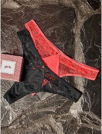 Pack 2 strings dentelle positionné