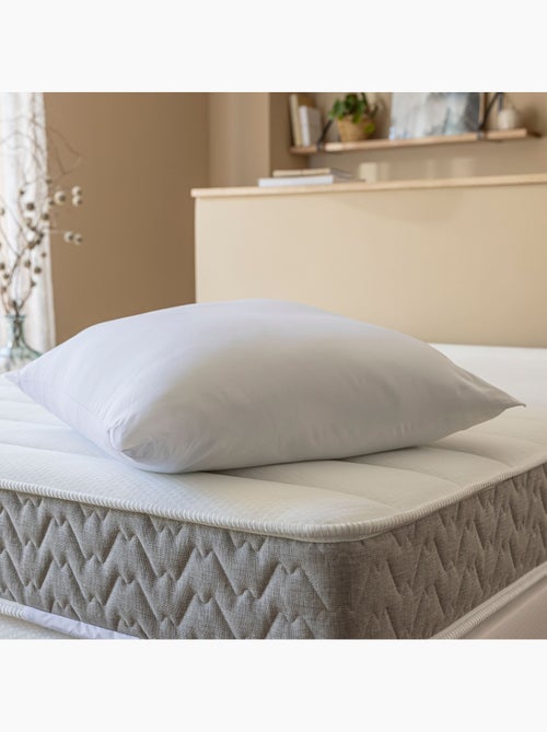 Pack couette été et oreiller anti-acariens et anti-bactériens - Terre de Nuit - Kiabi Pack couette été et oreiller anti-acariens et anti-bactériens - Terre de Nuit - Kiabi