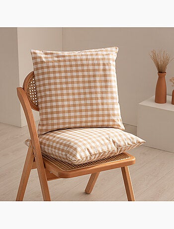 Pack de deux housses de coussin à carreaux vichy, en tissu imperméable.