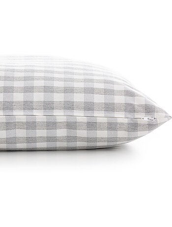 Pack de deux housses de coussin à carreaux vichy, en tissu imperméable.