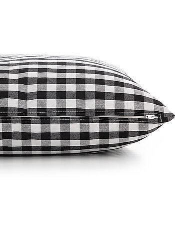 Pack de deux housses de coussin à carreaux vichy, en tissu imperméable.