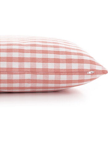Pack de deux housses de coussin à carreaux vichy, en tissu imperméable.