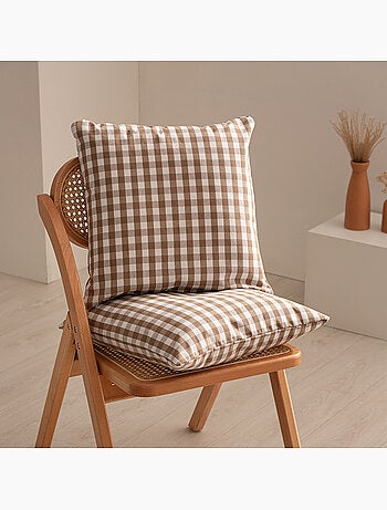 Pack de deux housses de coussin à carreaux vichy, en tissu imperméable.
