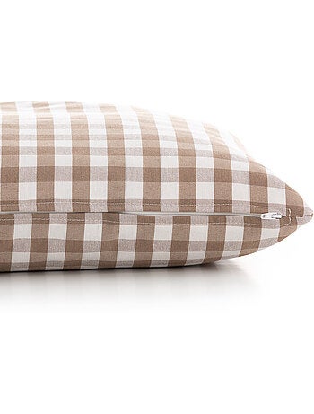 Pack de deux housses de coussin à carreaux vichy, en tissu imperméable.