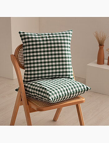 Pack de deux housses de coussin à carreaux vichy, en tissu imperméable.
