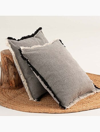 Pack de deux housses de coussin unies en tissu texturé en relief, avec franges - Gamusi.