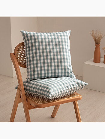 Pack de deux housses de coussin à carreaux vichy, en tissu imperméable.