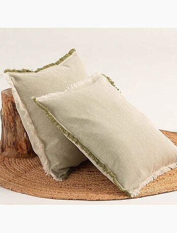 Pack de deux housses de coussin unies en tissu texturé en relief, avec franges.