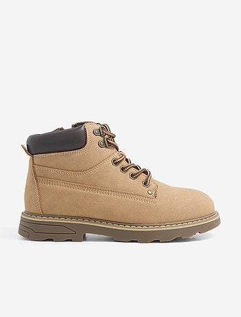 Paire de boots type trekking à lacets