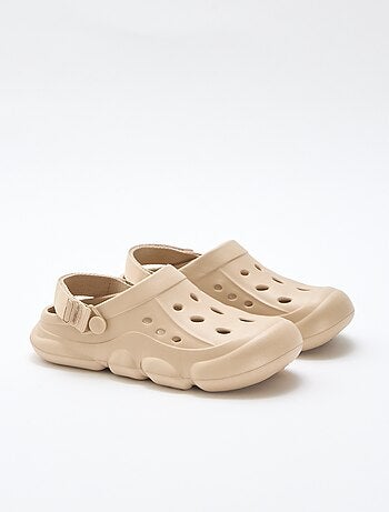 Paire de mules de plage fermées