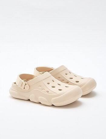 Paire de mules de plage fermées