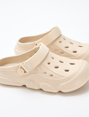 Paire de mules de plage fermées