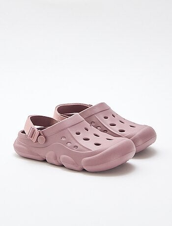 Paire de mules de plage fermées