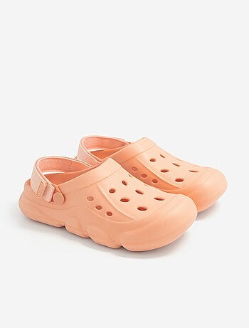 Paire de mules fermées pour la plage