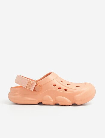 Paire de mules fermées pour la plage