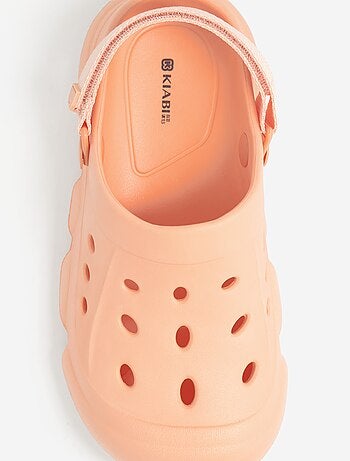 Paire de mules fermées pour la plage
