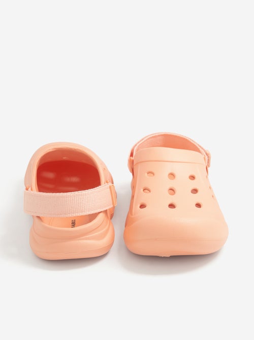 Paire de mules fermées pour la plage - Kiabi Paire de mules fermées pour la plage - Kiabi
