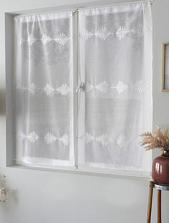 Paire de petits vitrages brodés feuillage