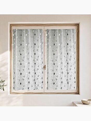 Paire de petits voilages brodés à motifs carrés
