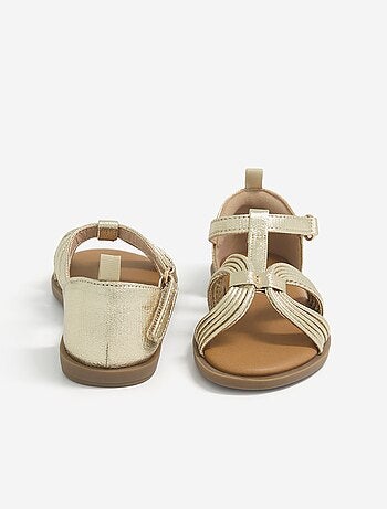 Paire de sandales à scratchs