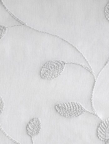 Paire de voilages brodé feuilles, vitrage finition passe-tringle.