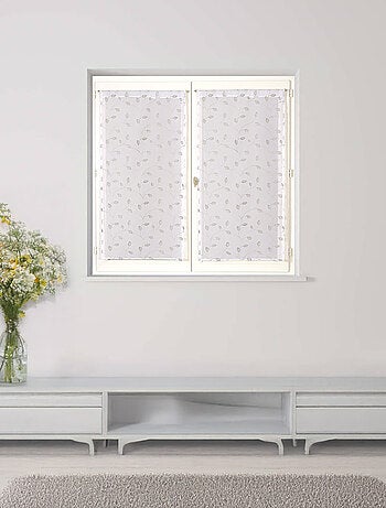 Paire de voilages brodé feuilles, vitrage finition passe-tringle.