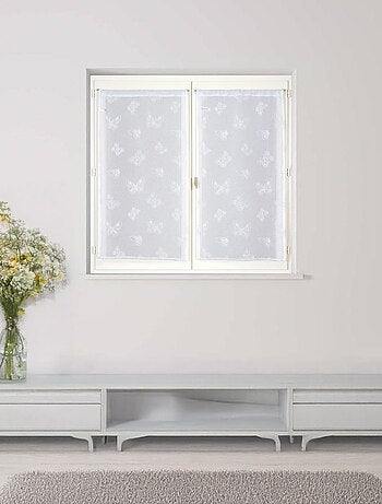 Paire de voilages brodé papillons, vitrage finition passe-tringle.