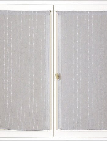 Paire de voilages brodé, vitrage finition passe-tringle.