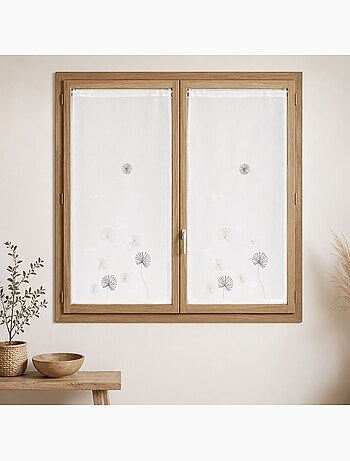 Paire de voilages brodés à motifs floraux
