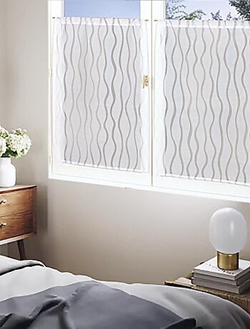 Paire de voilages dévoré finition passe-tringle, vitrages.