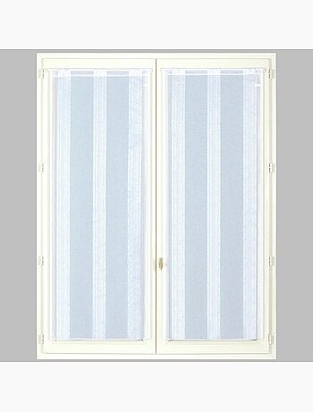 Paire de voilages étamine fines rayures, vitrage finition passe-tringle.