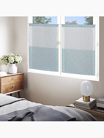 Paire de voilages étamine rayée dans le haut, vitrage finition passe-tringle.