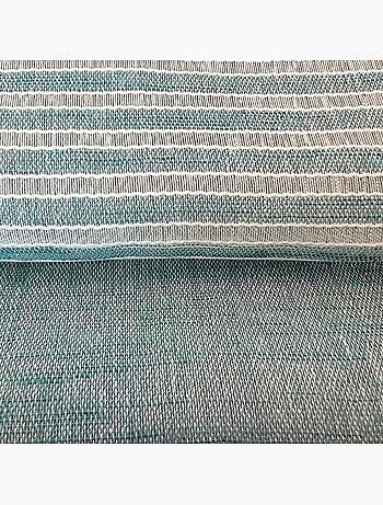 Paire de voilages étamine rayée dans le haut, vitrage finition passe-tringle.