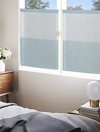 Paire de voilages étamine rayée dans le haut, vitrage finition passe-tringle.