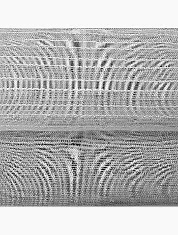 Paire de voilages étamine rayée dans le haut, vitrage finition passe-tringle.