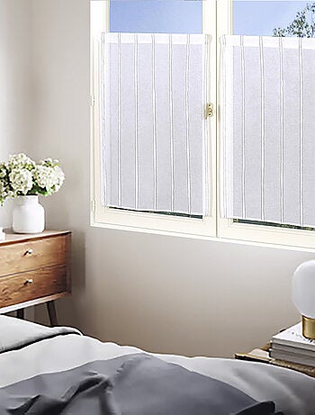 Paire de voilages étamine rayures, vitrage finition passe-tringle.