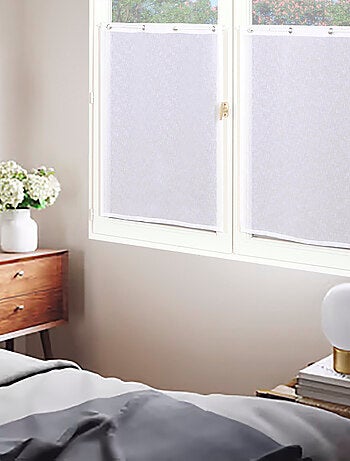 Paire de voilages étamine unie, vitrage finition œillets métal.