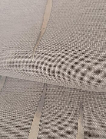 Paire de voilages impression "métal", vitrage finition passe-tringle.