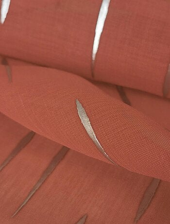 Paire de voilages impression "métal", vitrage finition passe-tringle.