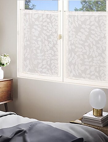 Paire de voilages imprimé feuilles, finition passe-tringle, vitrages.