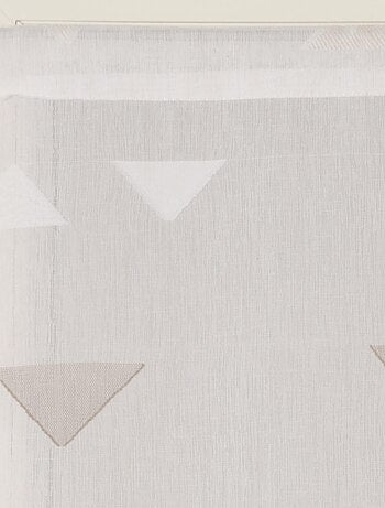 Paire de Voilages Jacquard motifs triangulaire, finition passe-tringle, vitrages.