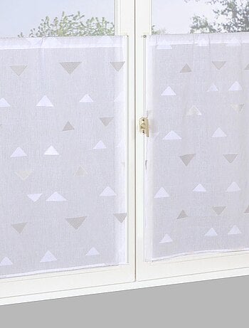 Paire de Voilages Jacquard motifs triangulaire, finition passe-tringle, vitrages.