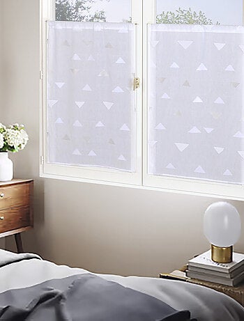 Paire de Voilages Jacquard motifs triangulaire, finition passe-tringle, vitrages.