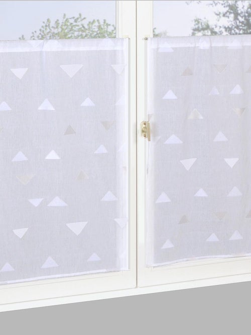 Paire de Voilages Jacquard motifs triangulaire, finition passe-tringle, vitrages. - Kiabi Paire de Voilages Jacquard motifs triangulaire, finition passe-tringle, vitrages. - Kiabi