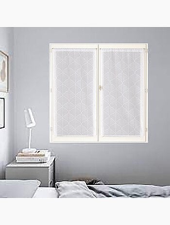 Paire de Voilages losanges, finition passe-tringle, vitrages.