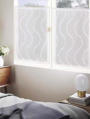 Paire de Voilages petits-nœuds, finition passe-tringle, vitrages.