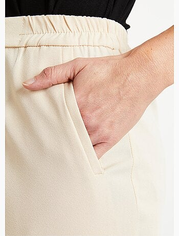 Pantacourt droit taille semi-élastiquée